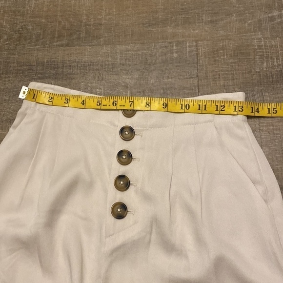 BB Dakota Eggshell Hight waist button up linen pleated shorts | NWT | 4 - Picture 6 of 10